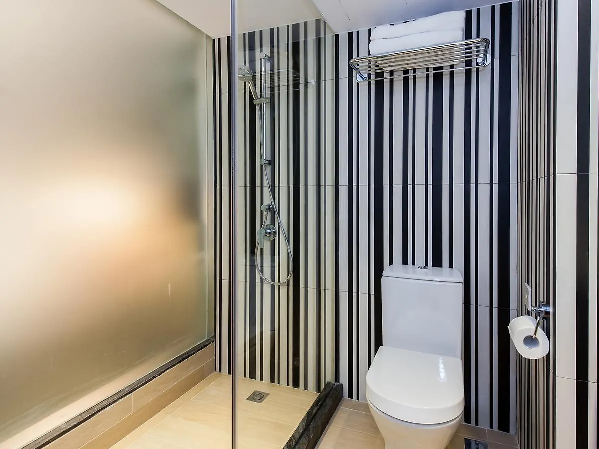 Caravel Hotel Macau 2*,  China